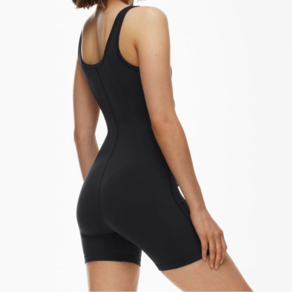 TnAction color black TnaLIFE™ Shake-It 5" Romper NWOT XS
